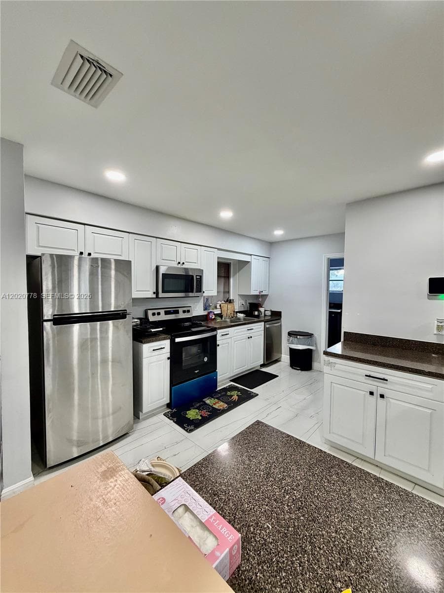 518 NW 47th Ct, Oakland Park, FL 33309 photo 4