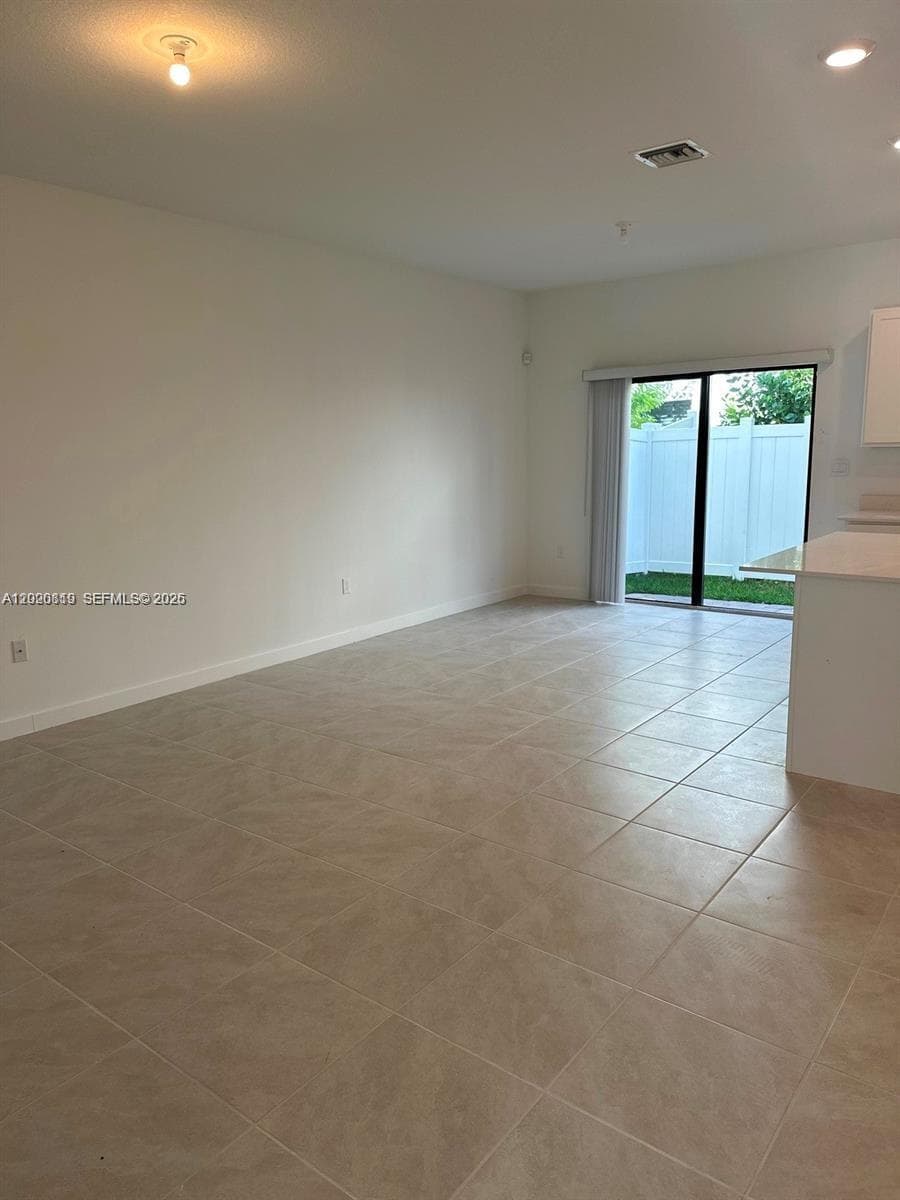 853 SW 12th St, Florida City, FL 33034 photo 3