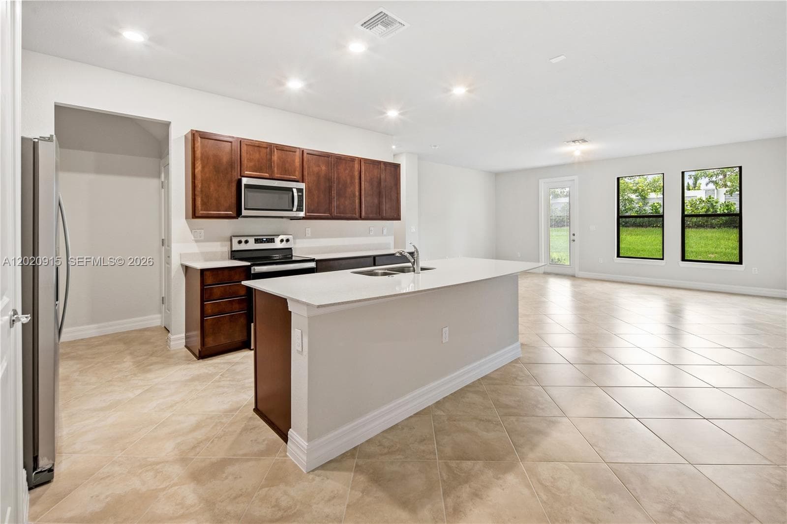 4488 E Appleton Cir E, Oakland Park, FL 33309 photo 2