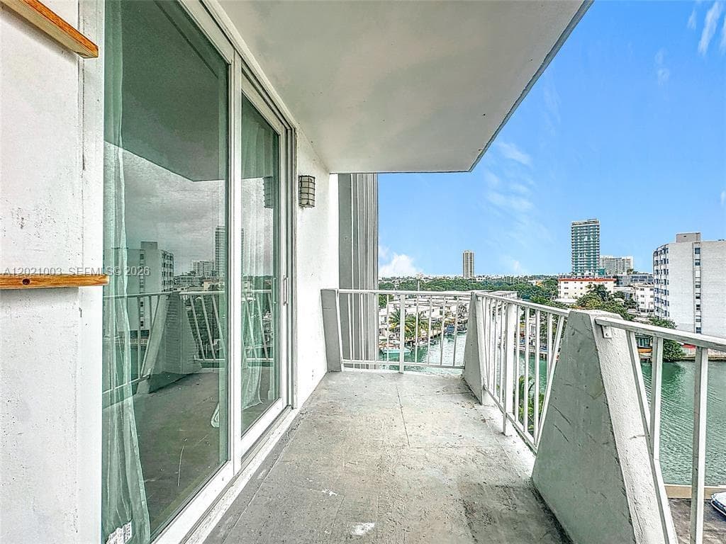 7133 Bay Dr # 705, Miami Beach, FL 33141