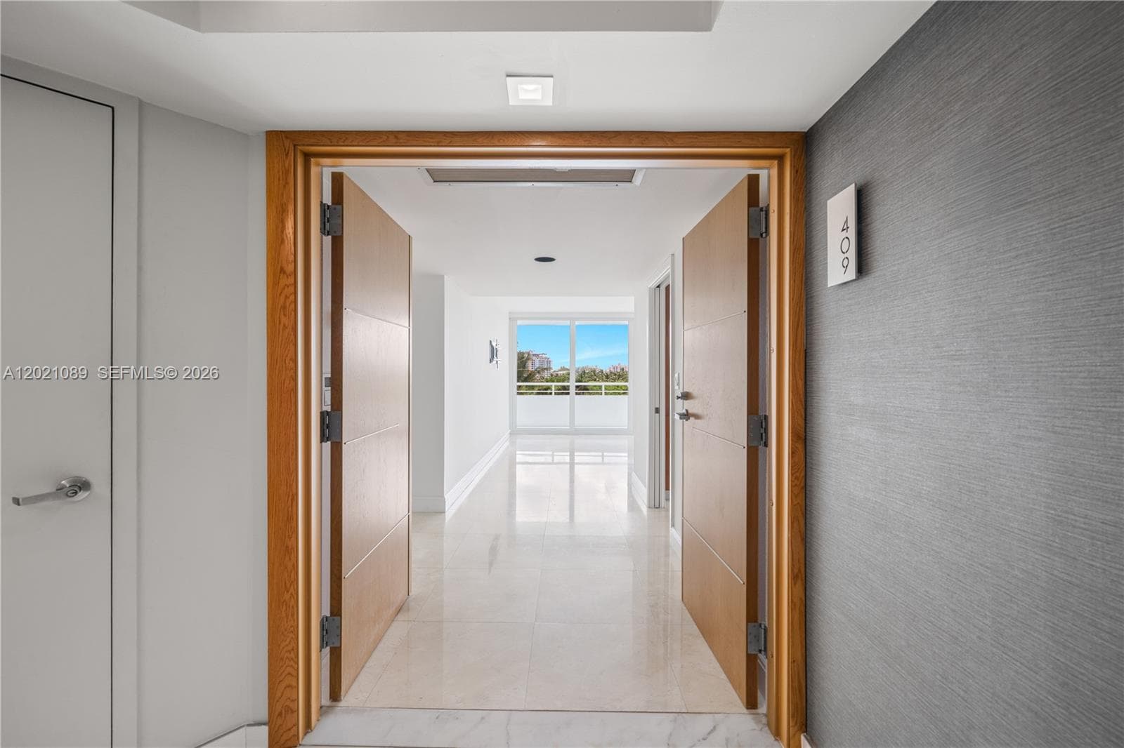 400 S Pointe Dr # 409, Miami Beach, FL 33139 photo 4