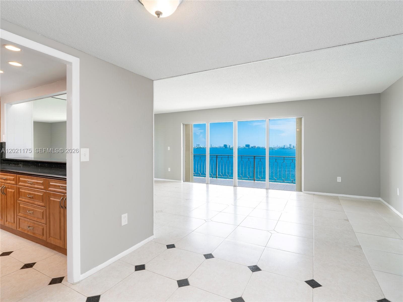11111 Biscayne Blvd # 912, Miami, FL 33181 photo 2