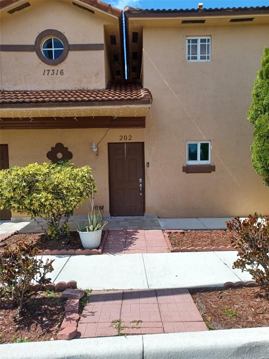 17316 NW 74th Ave # 202, Hialeah, FL 33015 photo 2
