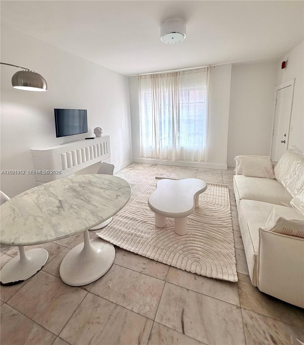 801 8th St # 104, Miami Beach, FL 33139