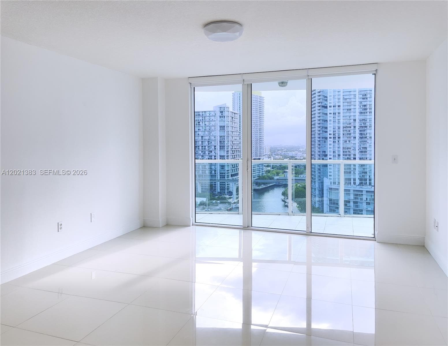 31 SE 5th St # 2307, Miami, FL 33131 photo 4
