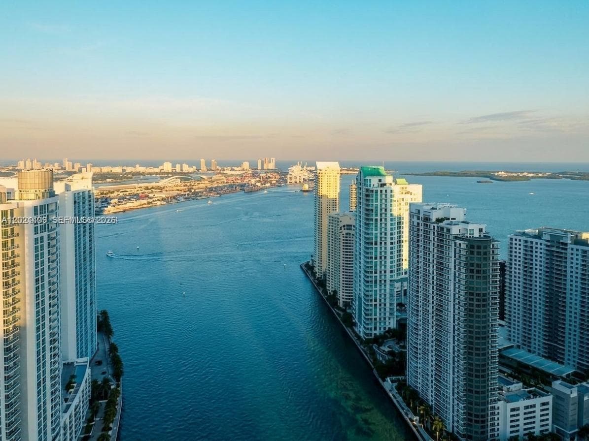200 Biscayne Boulevard Way # 5004, Miami, FL 33131 photo 2
