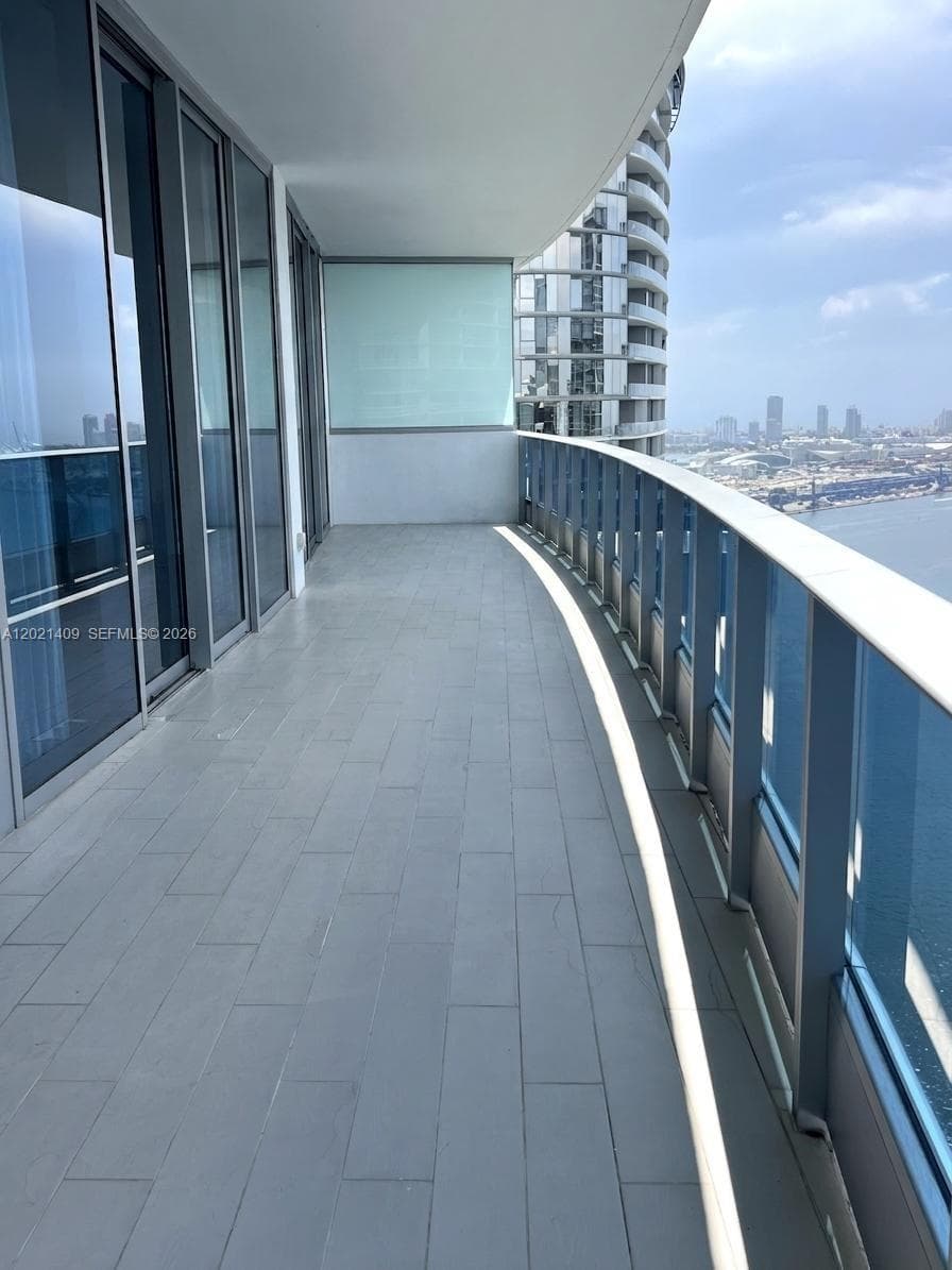 200 Biscayne Boulevard Way # 5004, Miami, FL 33131 photo 4
