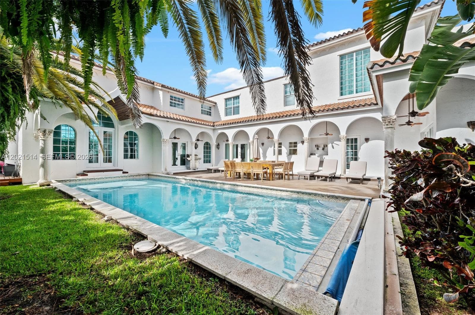 2501 Pine Tree Dr, Miami Beach, FL 33140 photo 2