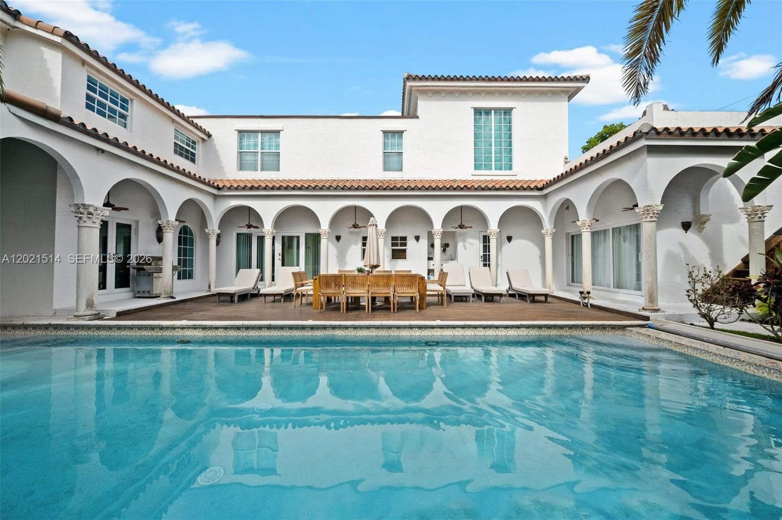2501 Pine Tree Dr, Miami Beach, FL 33140 photo 3