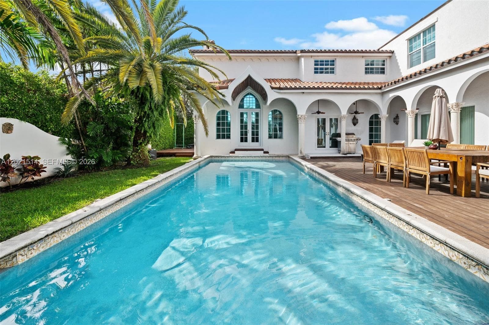 2501 Pine Tree Dr, Miami Beach, FL 33140