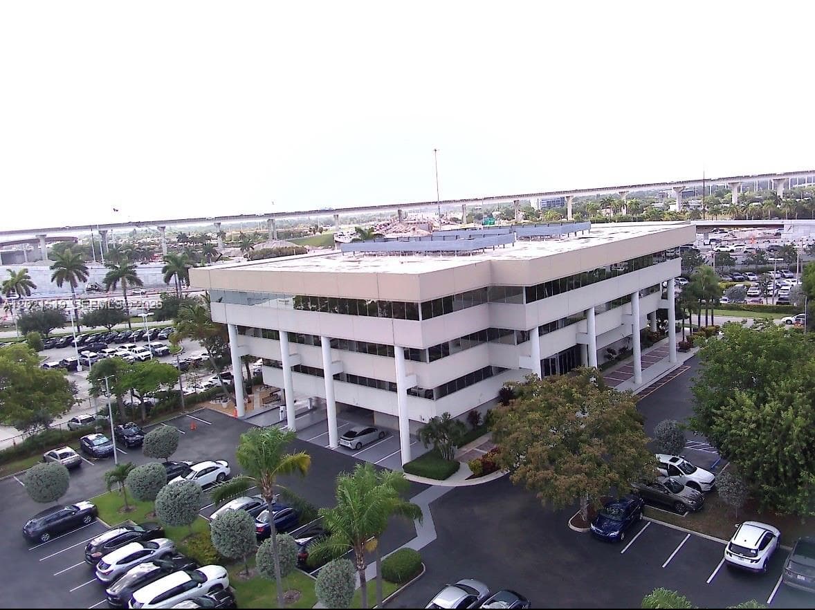 290 NW 165th St # PH-5B, Miami, FL 33169 photo 2