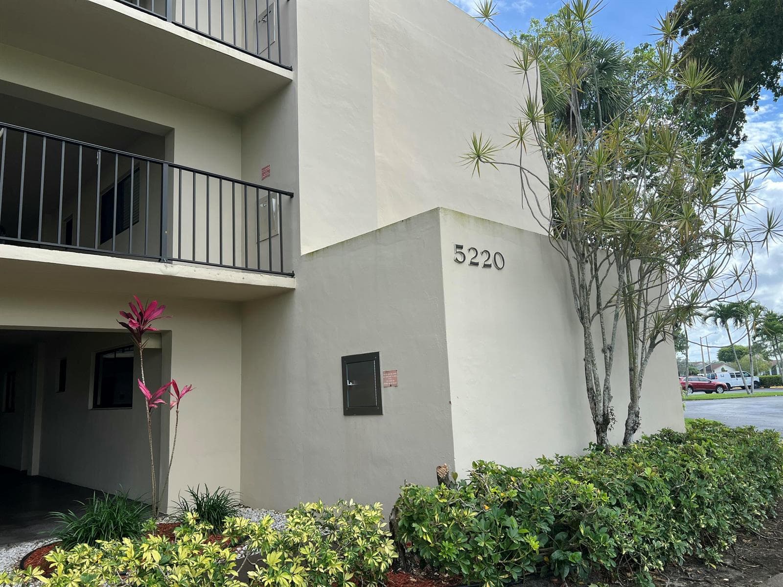 5220 Las Verdes Circle # 101, Delray Beach, FL 33484 photo 2