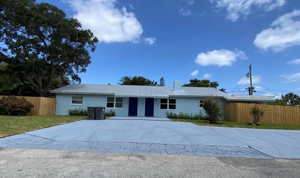 1867 Windsor Drive, North Palm Beach, FL 33408 photo 2