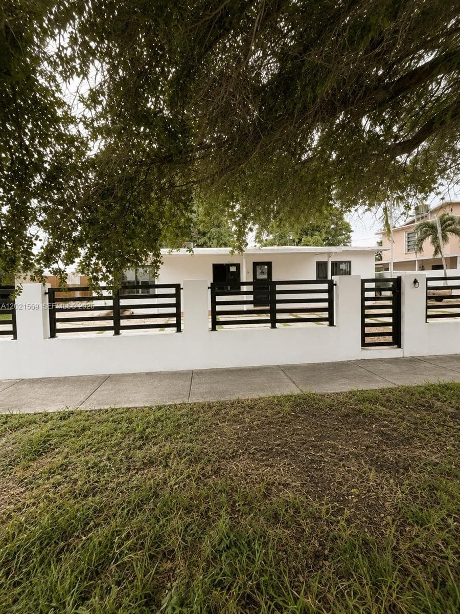 1120 E 6th Ct, Hialeah, FL 33010 photo 2