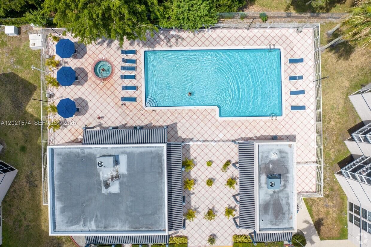 7075 NW 186th St # C207, Hialeah, FL 33015 photo 3