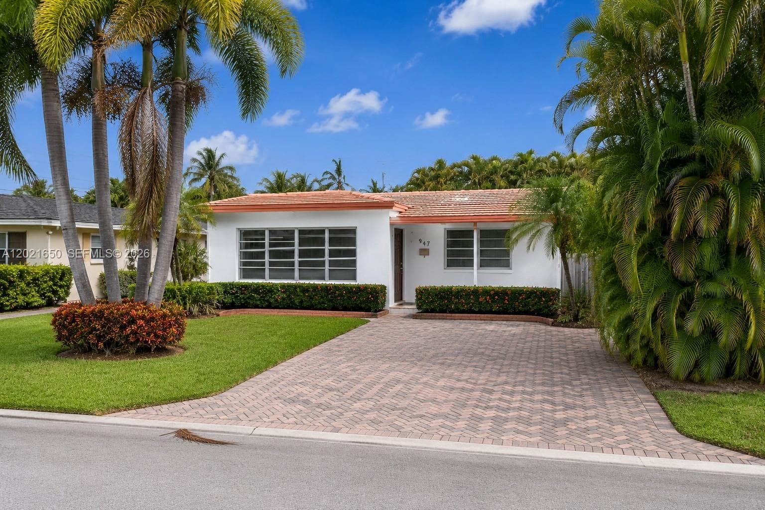 947 Lincoln St, Hollywood, FL 33019 photo 2