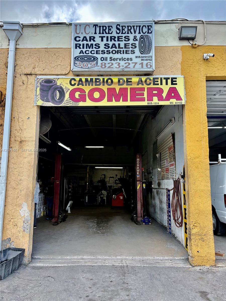 11750 NW 87th Pl, Hialeah Gardens, FL 33018