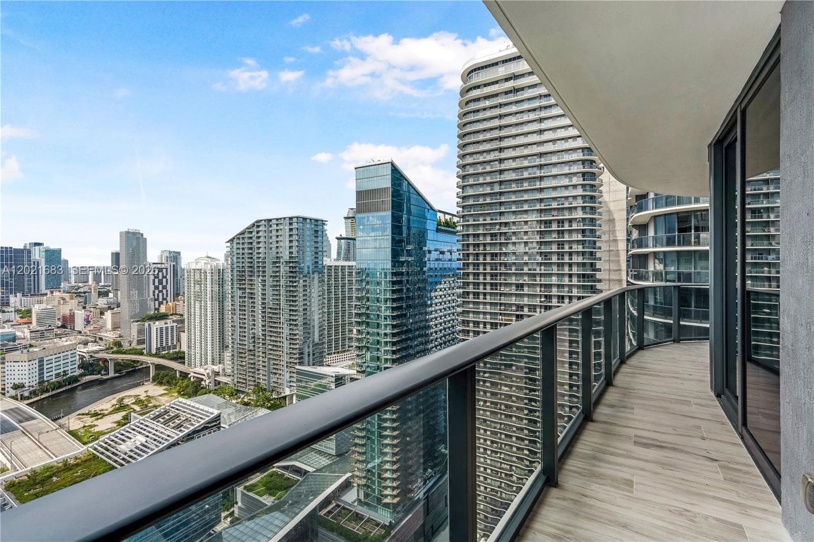 55 SW 9th St # 4001, Miami, FL 33130 photo 2