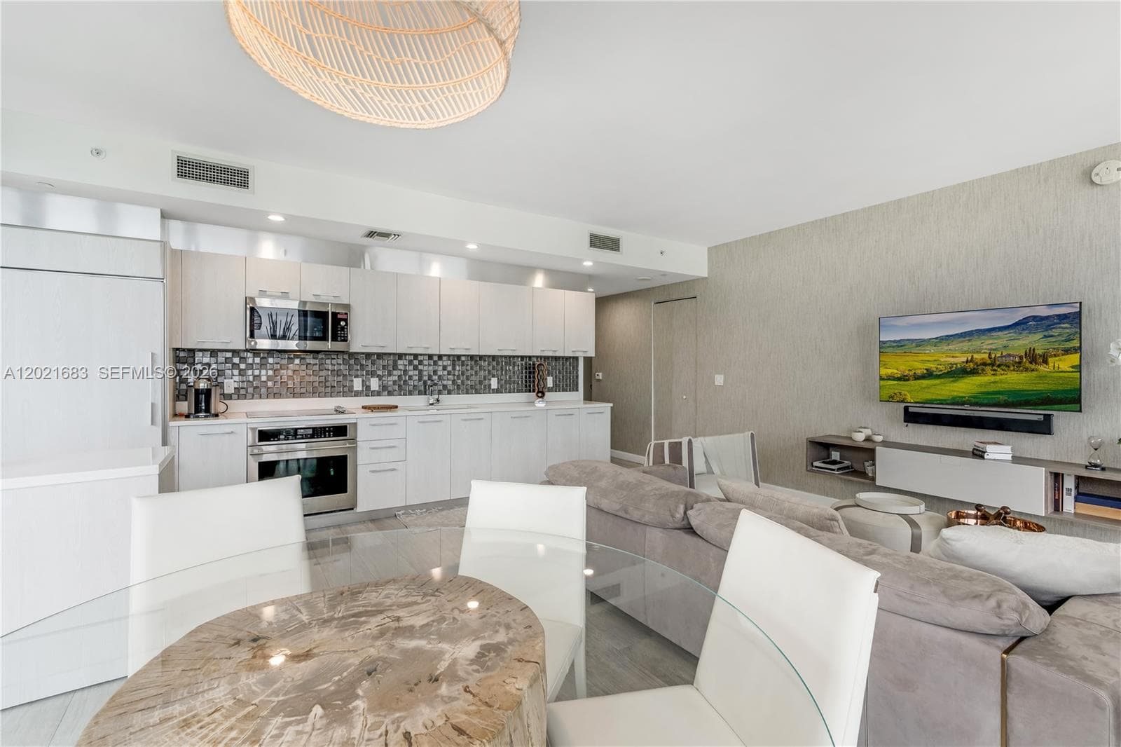 55 SW 9th St # 4001, Miami, FL 33130 photo 4