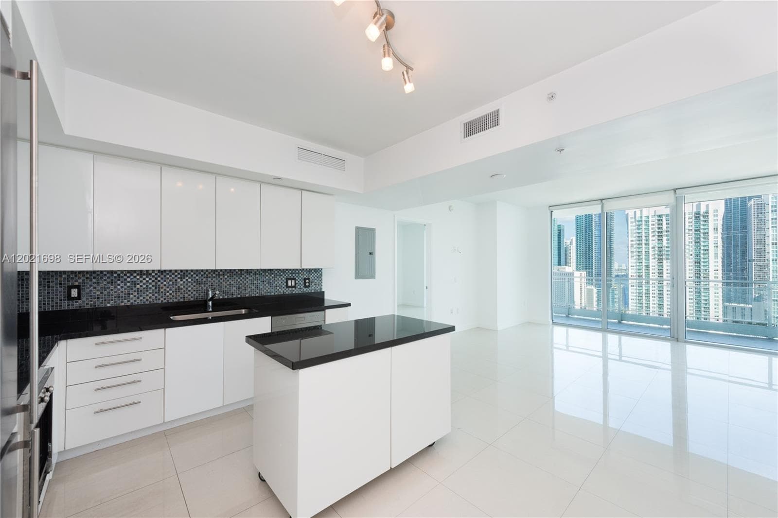 92 SW 3rd Street # 2812, Miami, FL 33130 photo 2