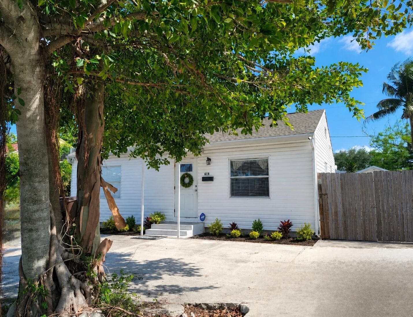 618 Hunter Street, West Palm Beach, FL 33405 photo 2