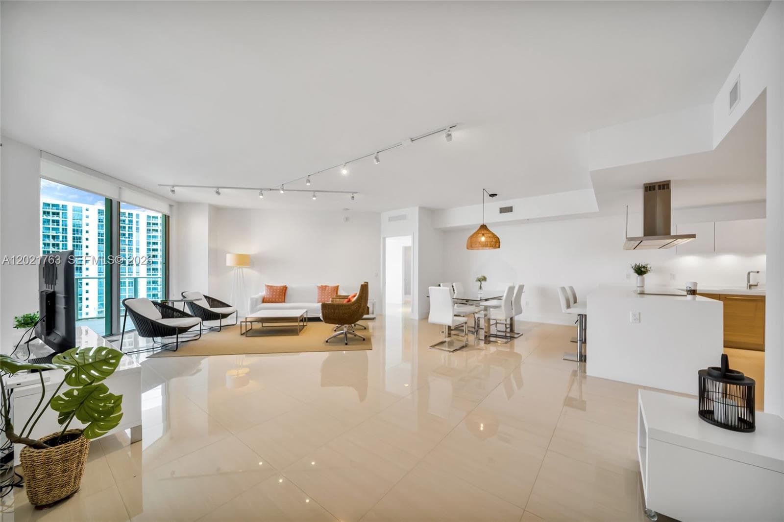 17301 Biscayne Blvd # 907, North Miami Beach, FL 33160 photo 2