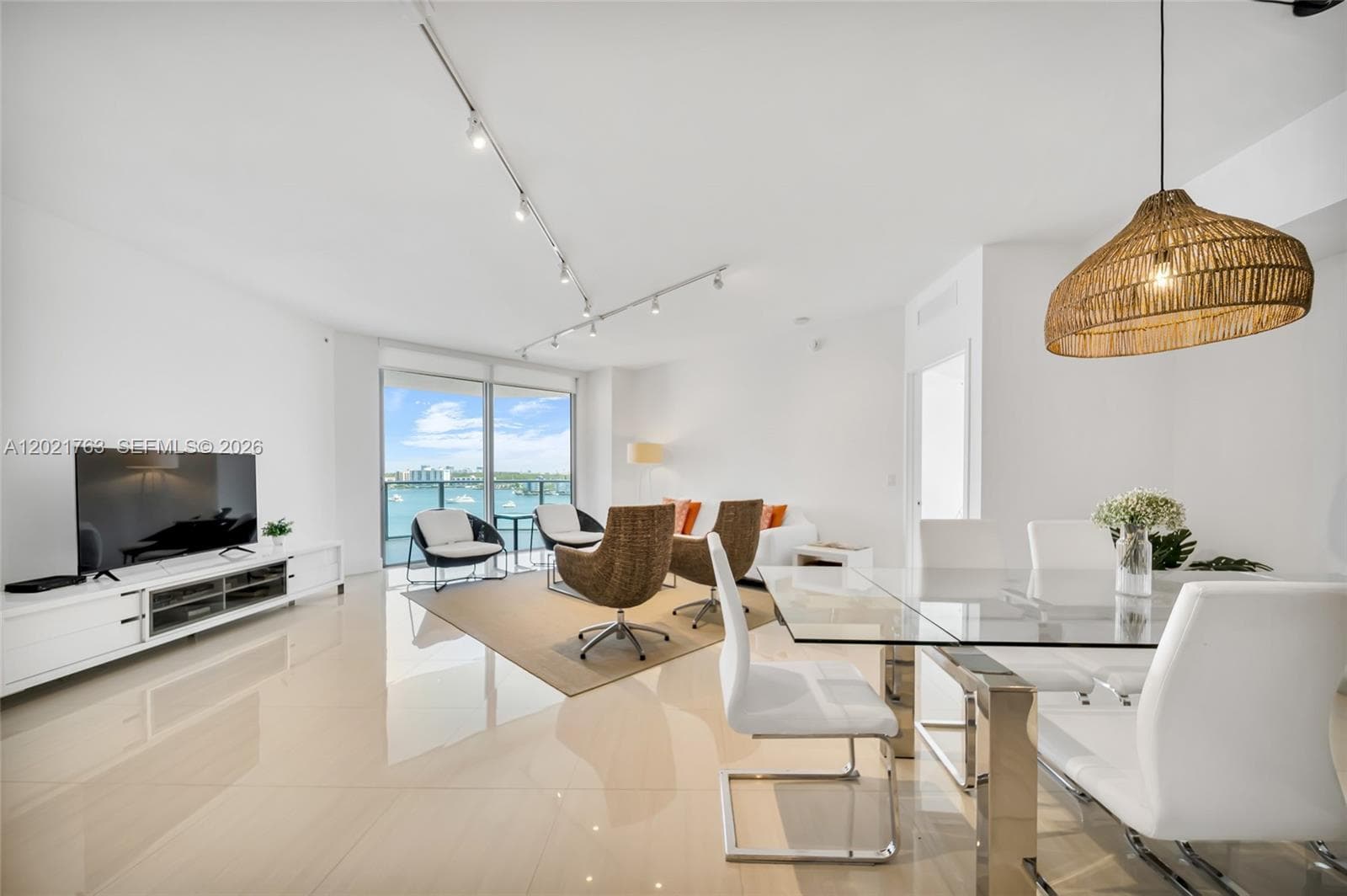 17301 Biscayne Blvd # 907, North Miami Beach, FL 33160 photo 3