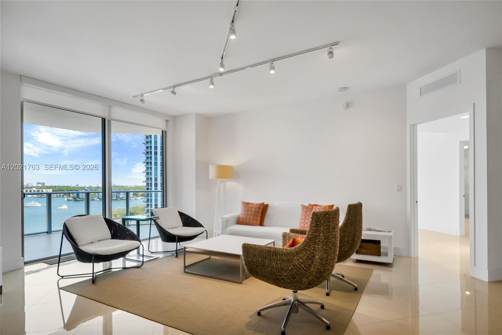 17301 Biscayne Blvd # 907, North Miami Beach, FL 33160 photo 4