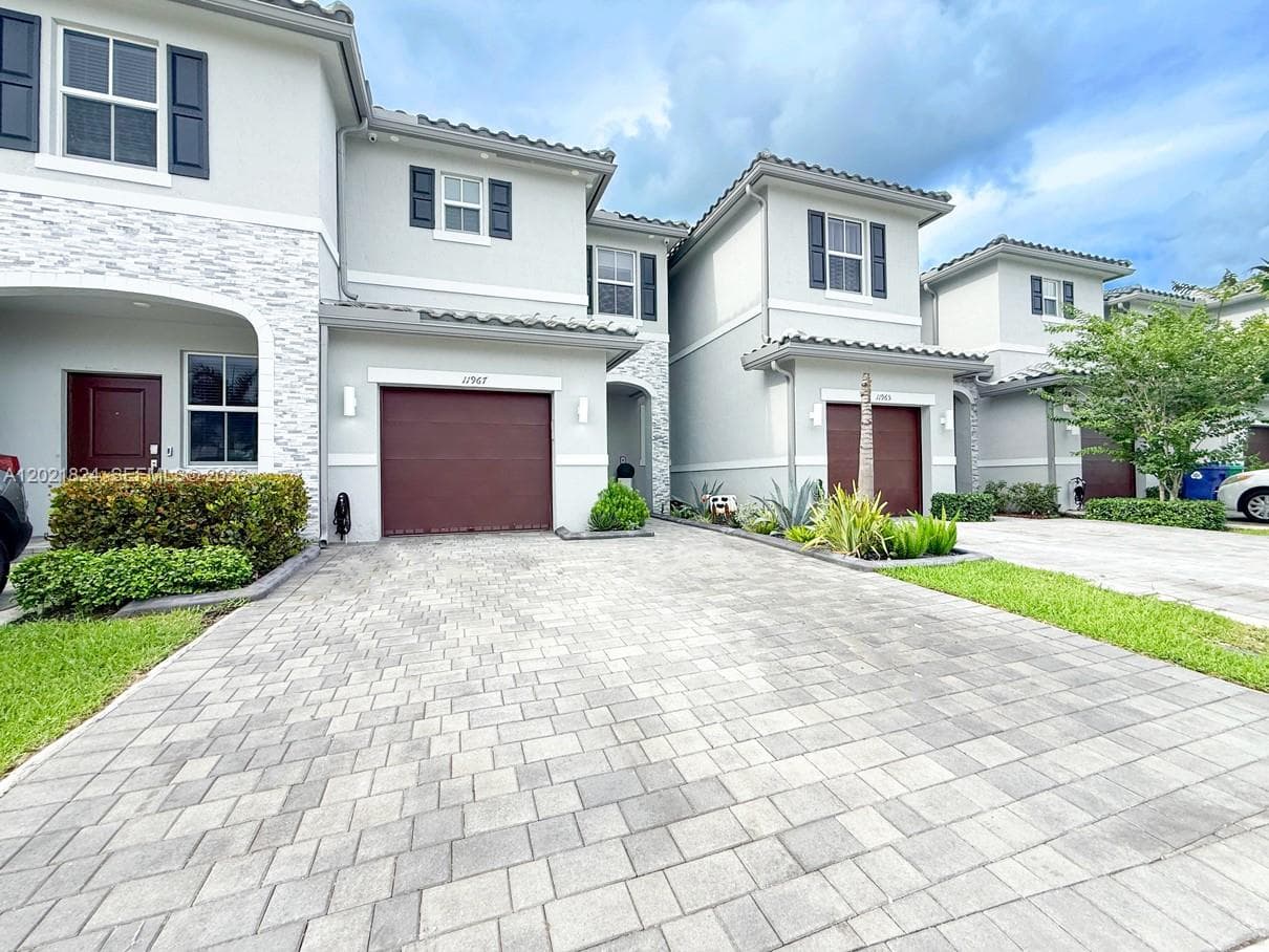 11967 NW 46th St, Coral Springs, FL 33076 photo 2