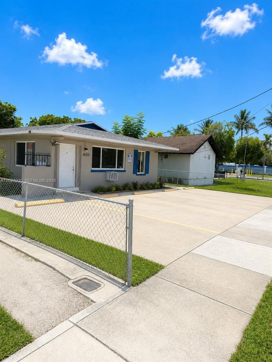 16031 NE 19th Pl, North Miami Beach, FL 33162 photo 3