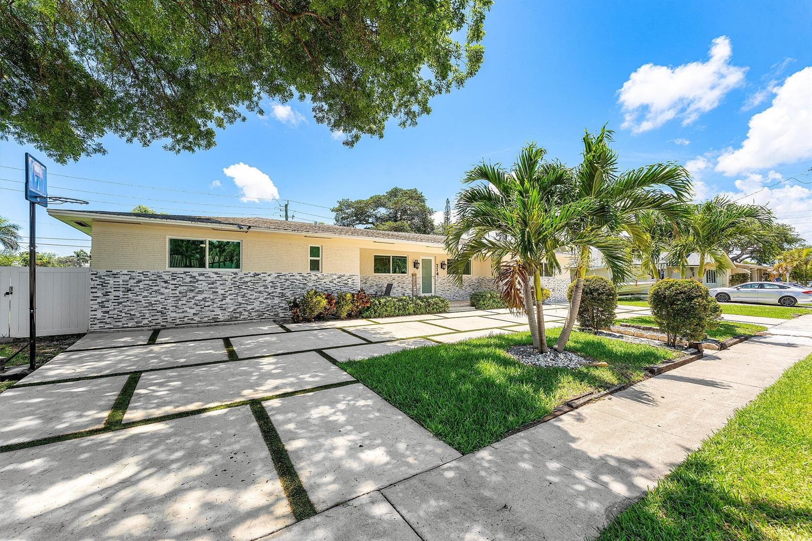 214 SE 5th Street, Dania Beach, FL 33004 photo 2