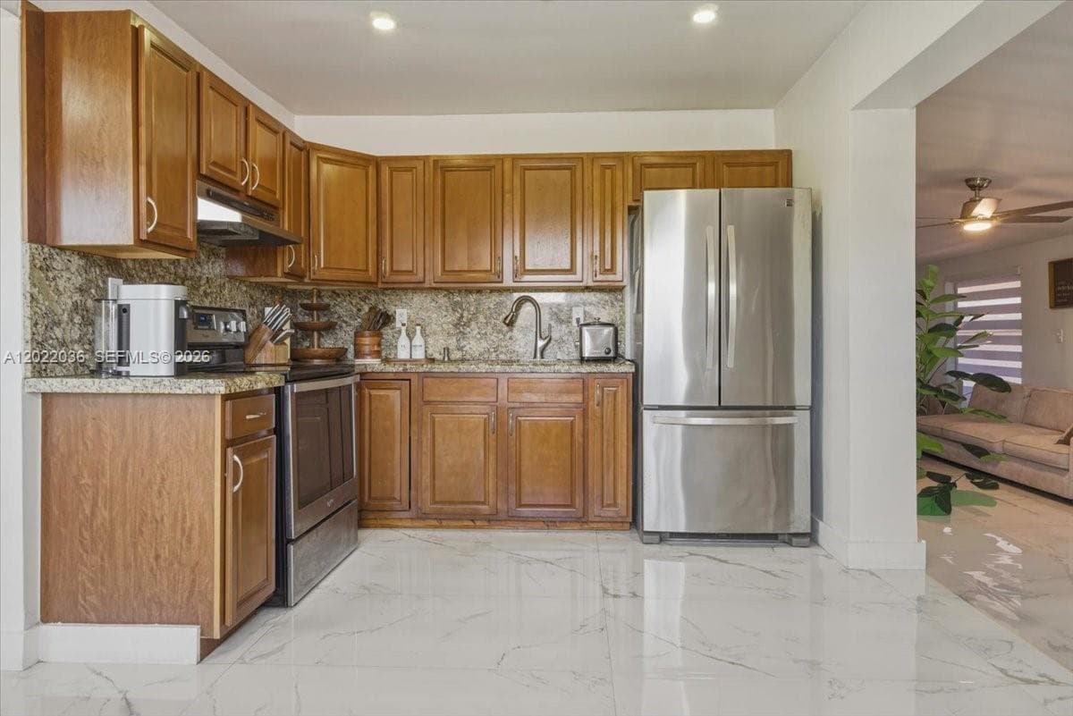 120 W 50th St, Hialeah, FL 33012 photo 2