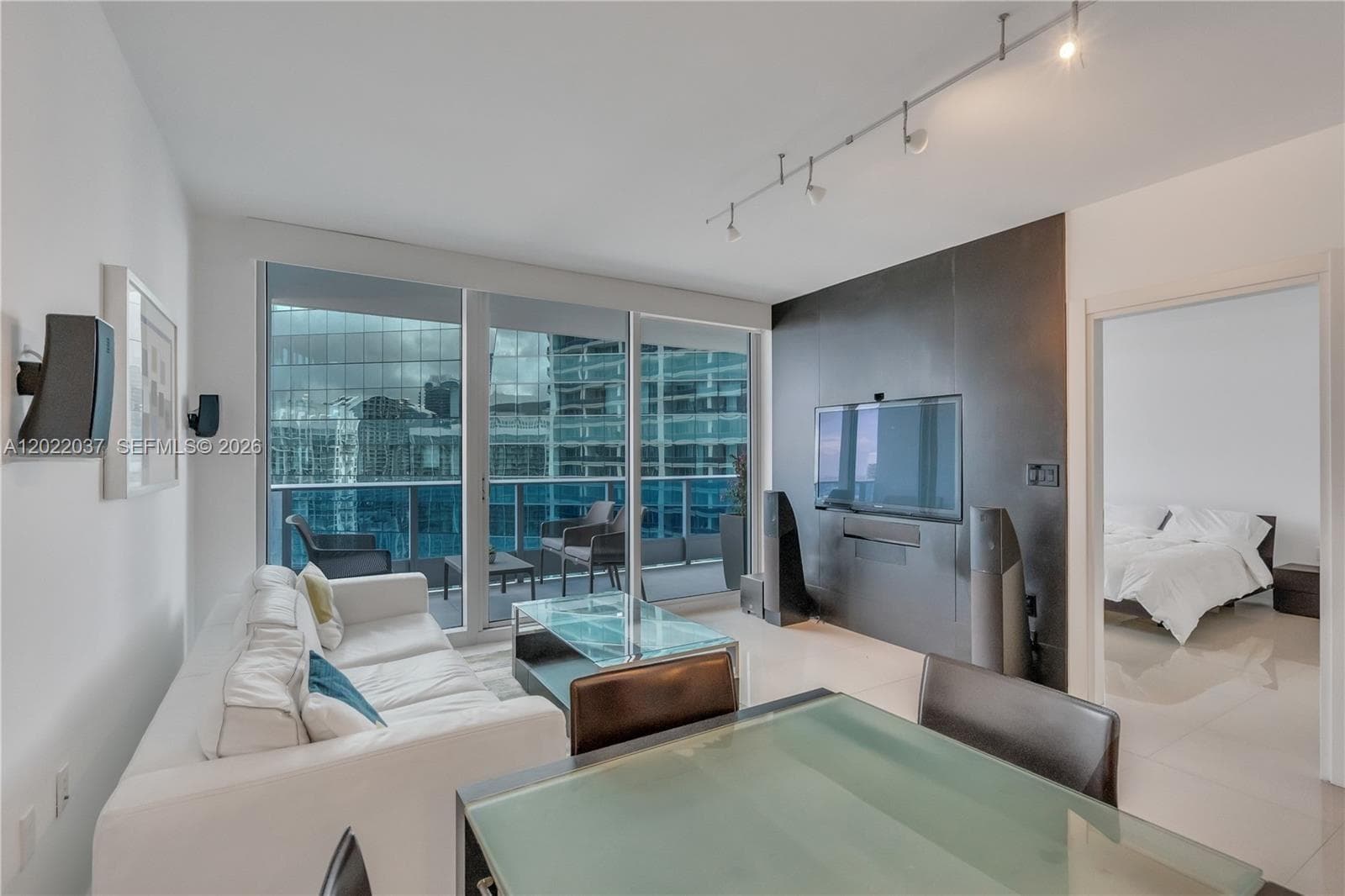 200 Biscayne Boulevard Way # 3911, Miami, FL 33131 photo 2