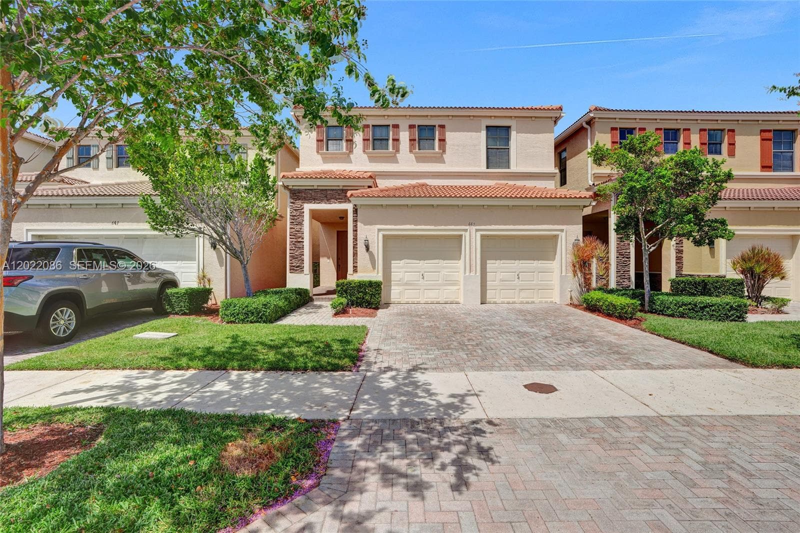 643 NE 191st Ter, Miami, FL 33179 photo 2