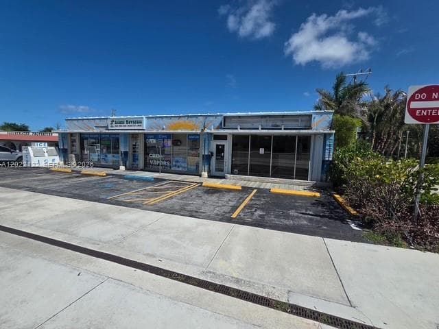 9128 SE Bridge Rd, Hobe Sound, FL 33455