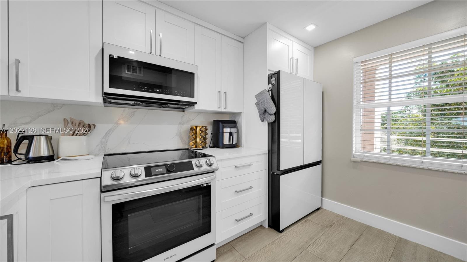 605 Oaks Dr # 502, Pompano Beach, FL 33069 photo 2