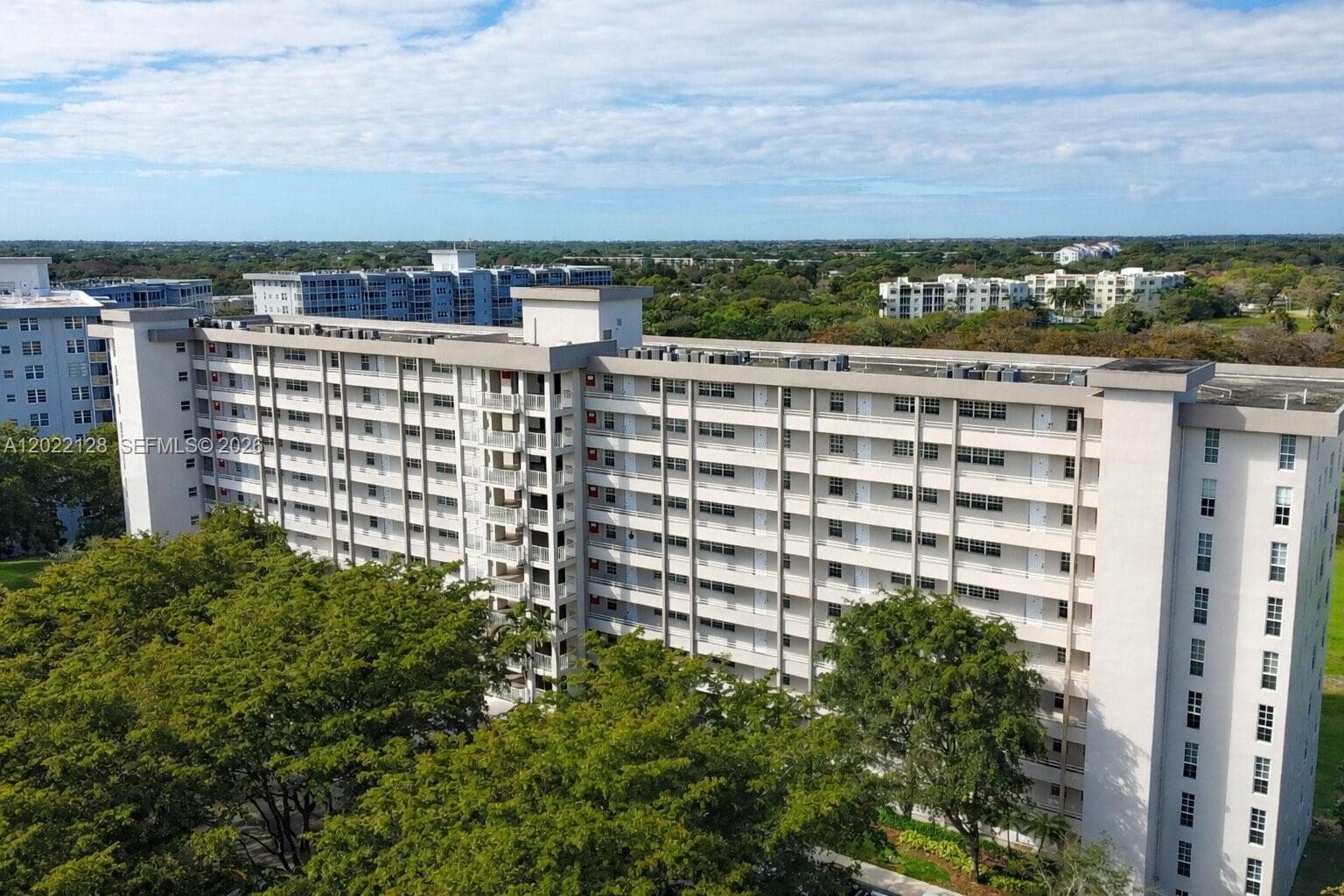 605 Oaks Dr # 502, Pompano Beach, FL 33069 photo 4