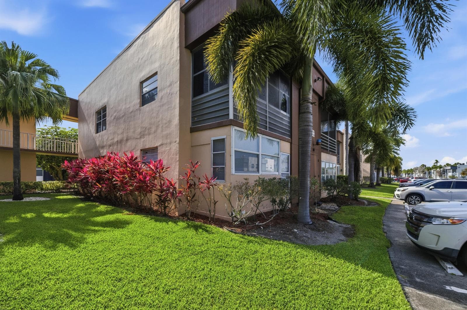519 Burgundy K, Delray Beach, FL 33484 photo 2