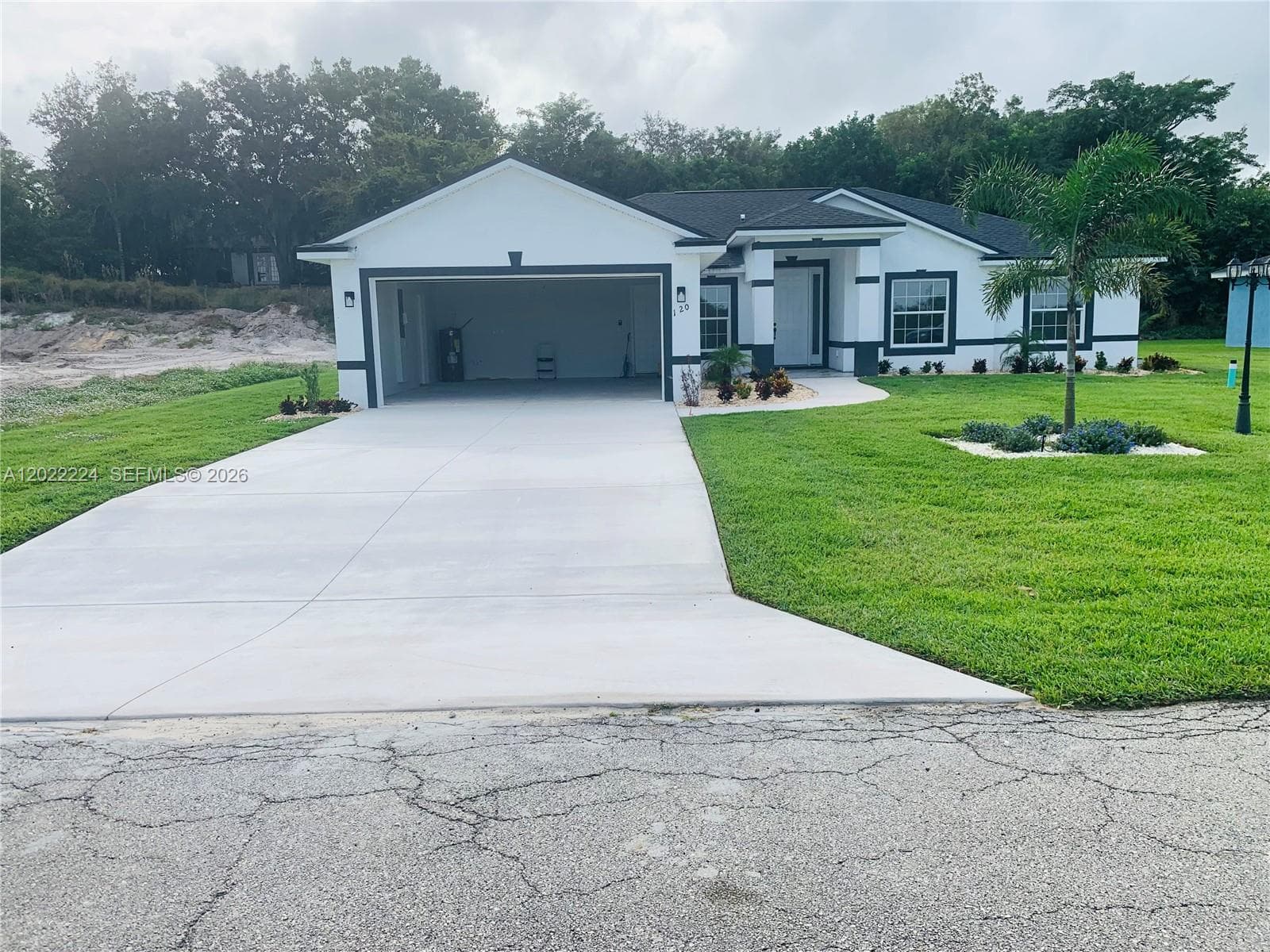 120 CLINTON AVENUE, Lake Placid, FL 33852 photo 3