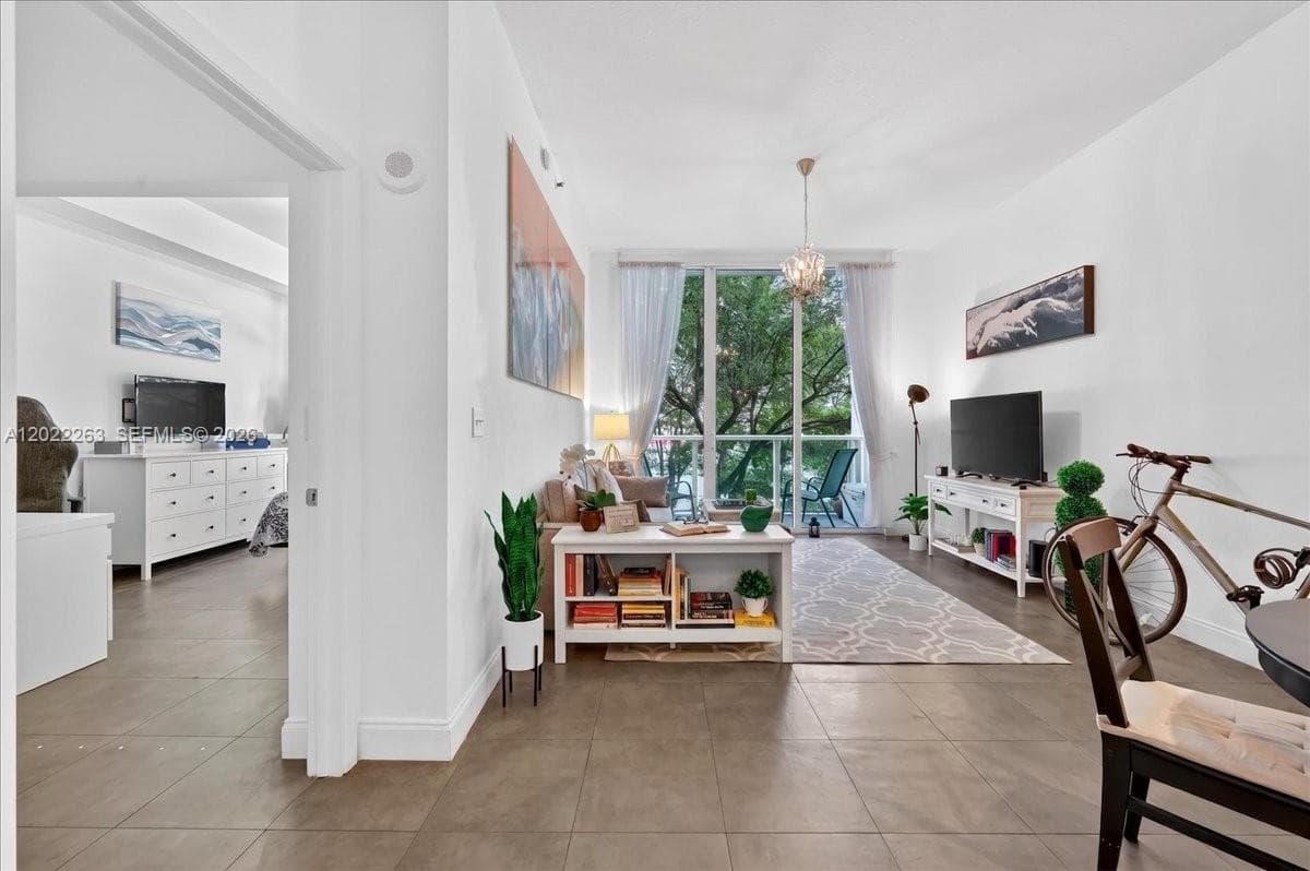 31 SE 5th St # 203, Miami, FL 33131 photo 4