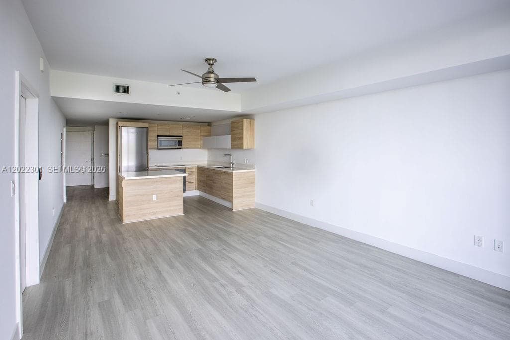 16385 N Biscayne Blvd # 403, North Miami Beach, FL 33160 photo 4