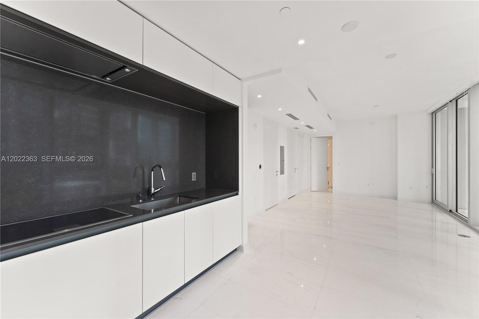 300 Biscayne Blvd Way # 1406, Miami, FL 33131 photo 2