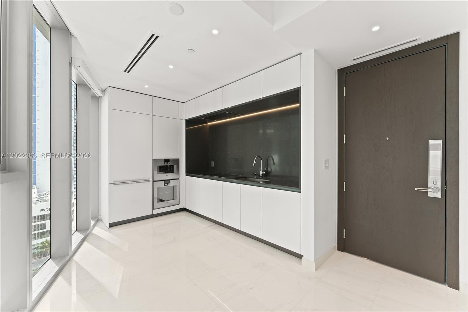 300 Biscayne Blvd Way # 1406, Miami, FL 33131 photo 4