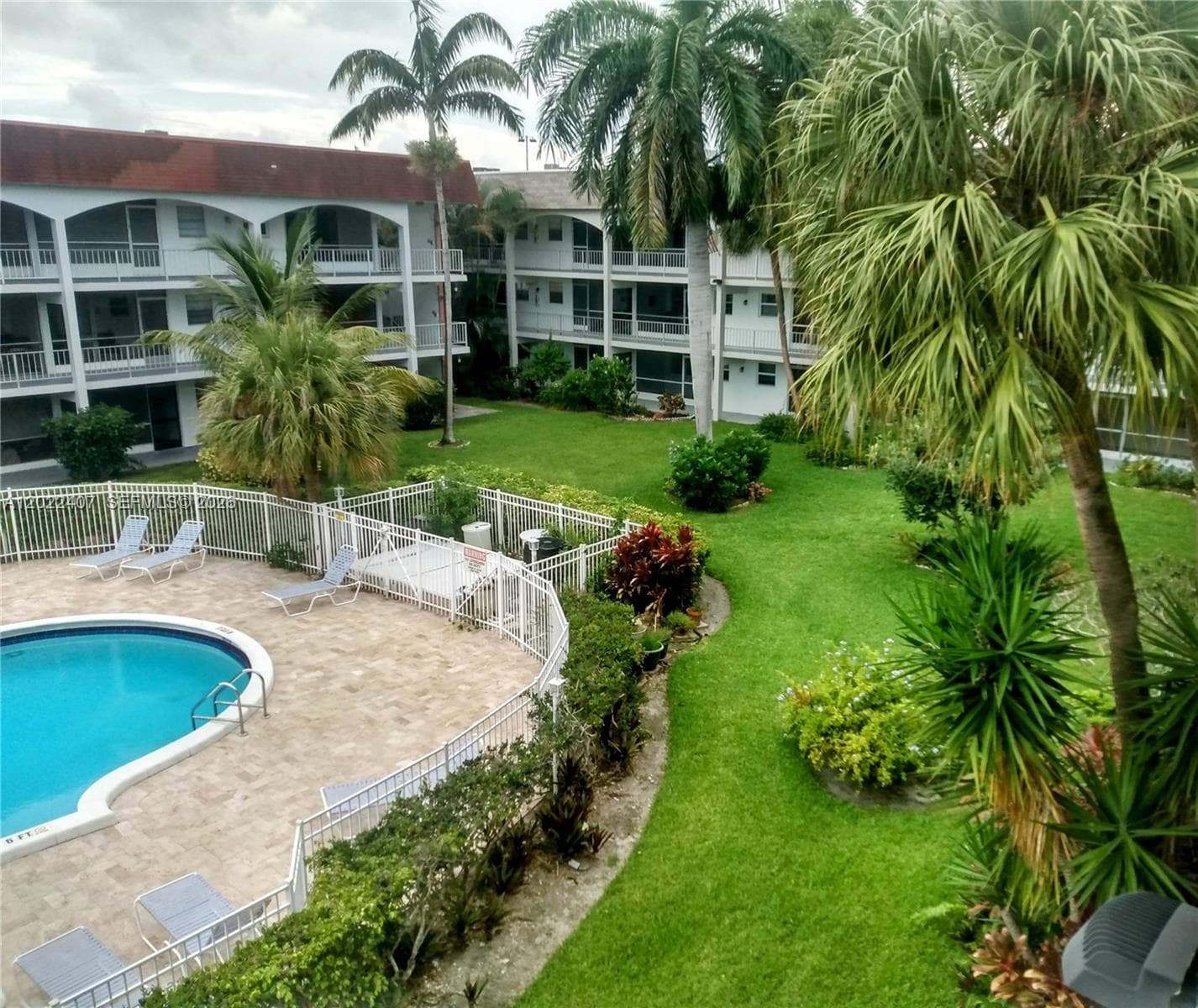 581 Blue Heron Dr # 315-B, Hallandale Beach, FL 33009 photo 3