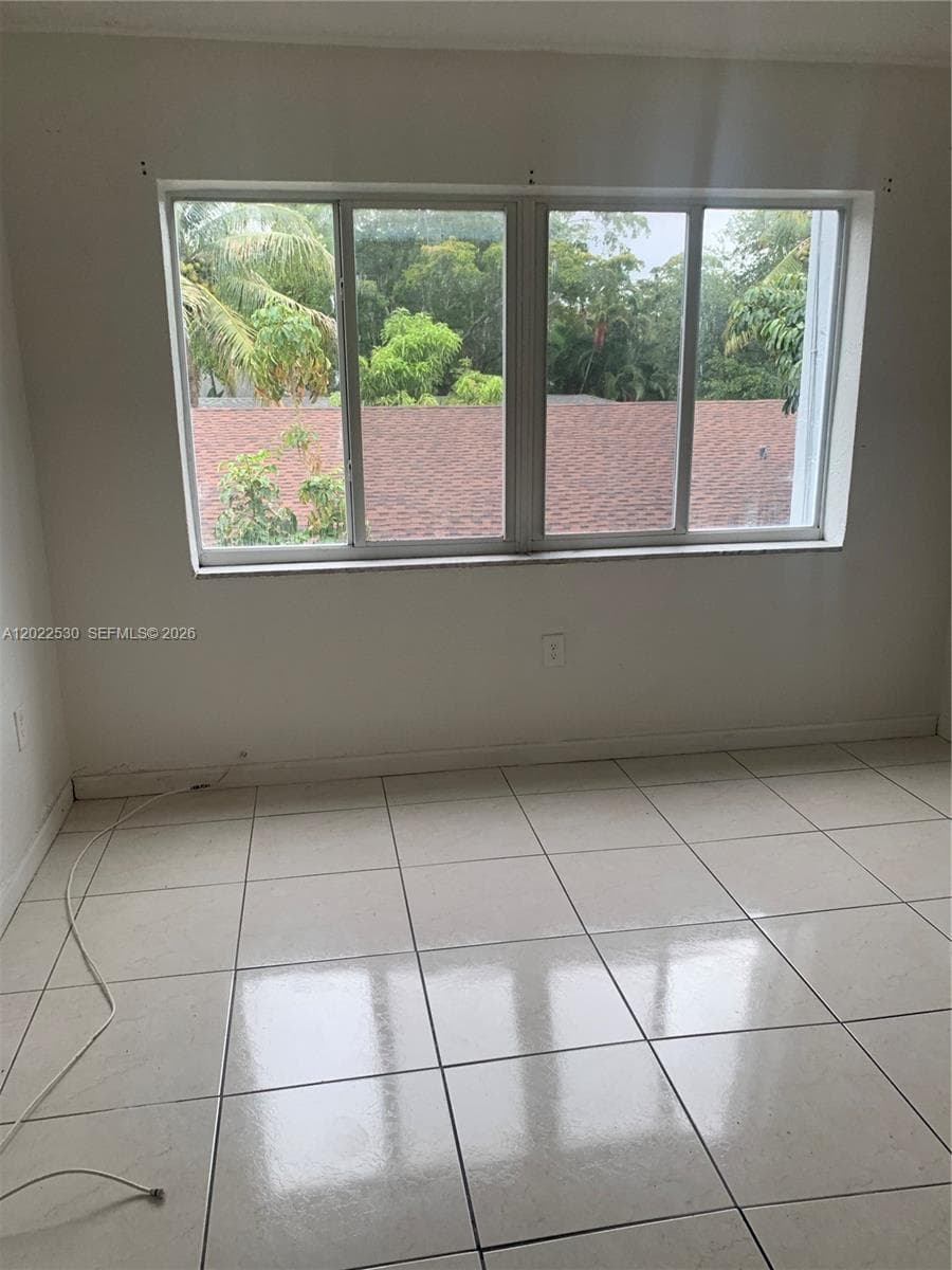 1090 NE 129th St # 202, North Miami, FL 33161 photo 3