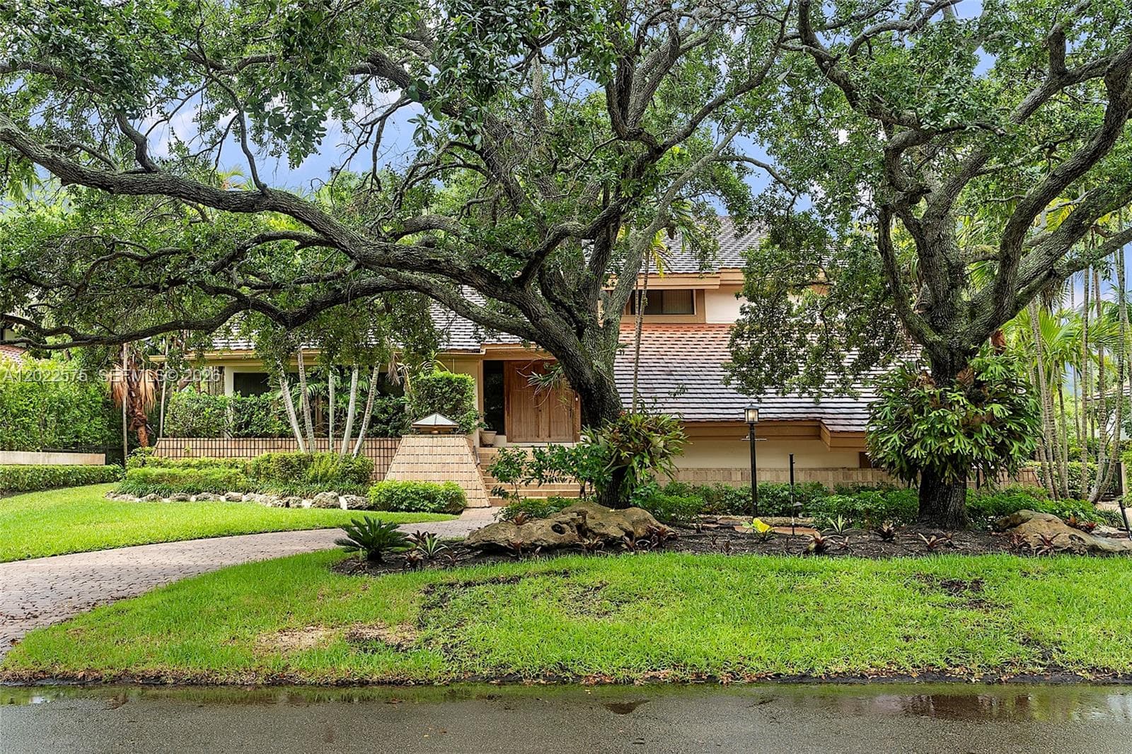 7244 E Lago Dr, Coral Gables, FL 33143 photo 2