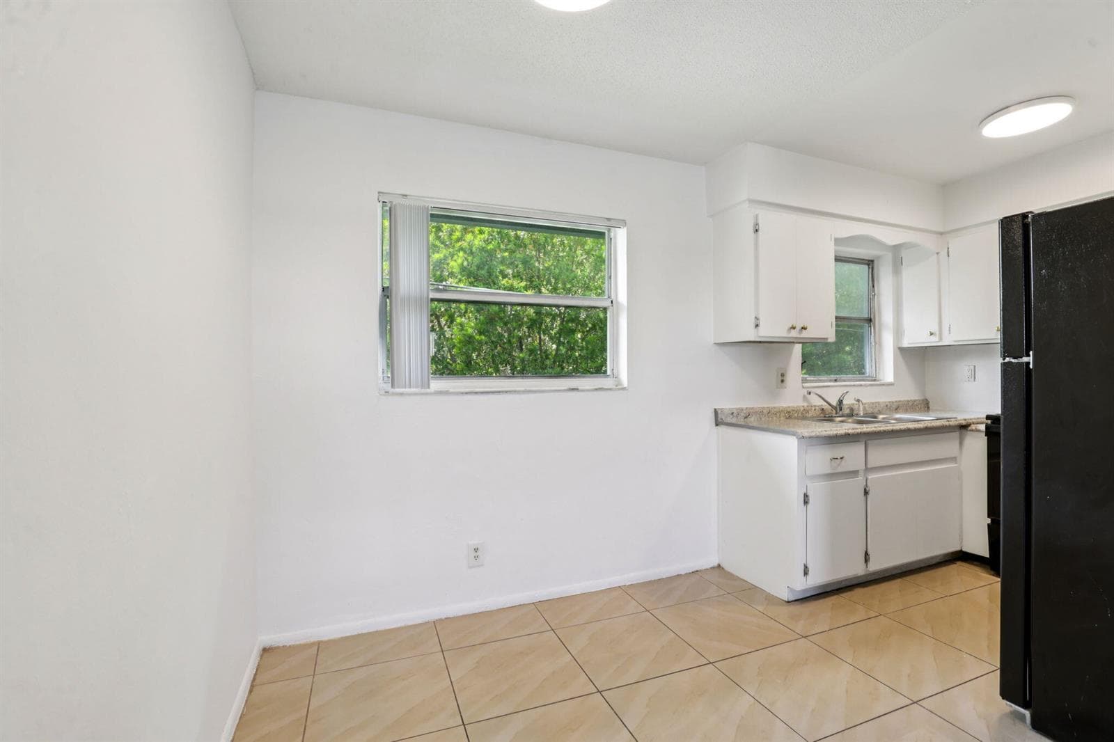 210 NE 38th Street, Oakland Park, FL 33334 photo 4