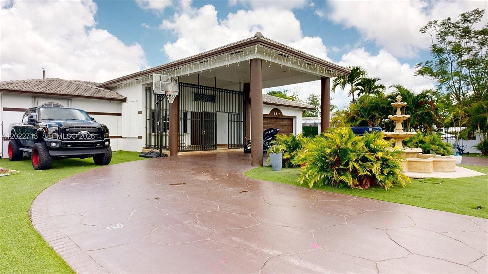 357 W 44th St, Hialeah, FL 33012 photo 2