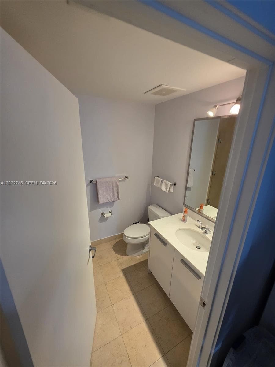 1060 Brickell Ave # 2201, Miami, FL 33131 photo 2