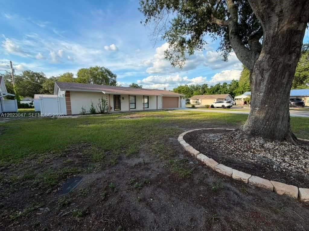 1210 BRANDA VISTA DR, Brandon, FL 33510 photo 3